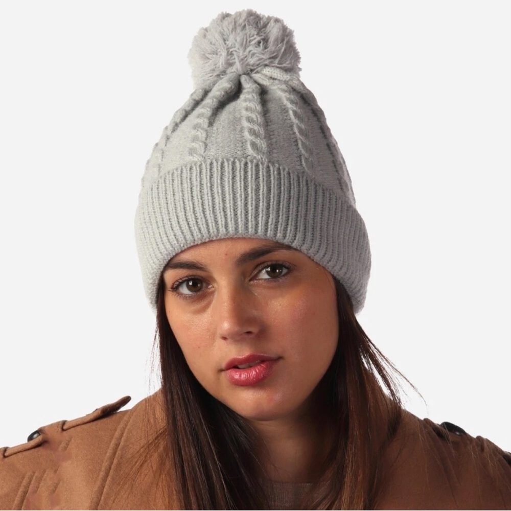 Cozy Chunky Cable Knit Beanie Hat with Pom Pom – Soft Light Gray Winter Cap